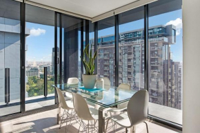The Looking Glass - Sub-Penthouse Style in the CBD